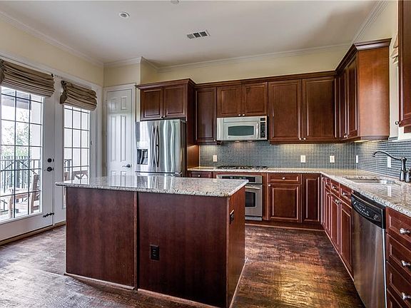 4th image of 1029 Emerson Park Ln