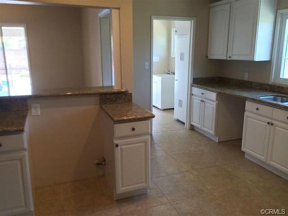 3rd image of 9625 Tamarind Ave