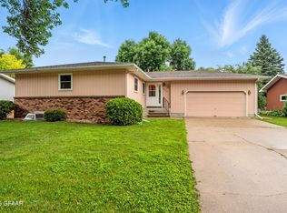 2125 S 22nd St, Grand Forks, ND 58201