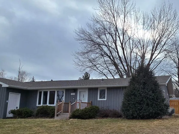 1014 Maplehill Dr, Albert Lea, MN 56007