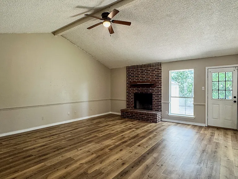 3016 Eastland Ave — Photo 8