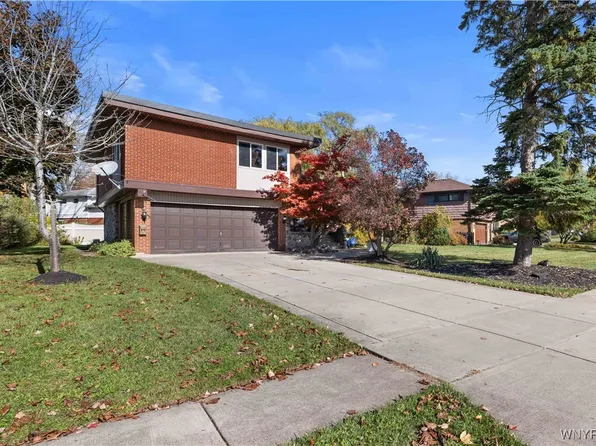 71 Brookedge Dr, Williamsville, NY 14221