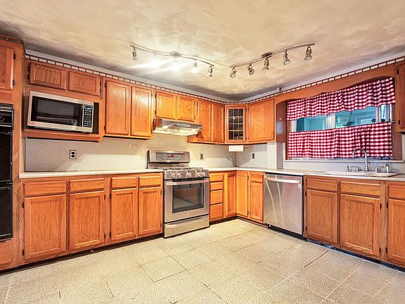 5th image of 556 Willoughby Ave