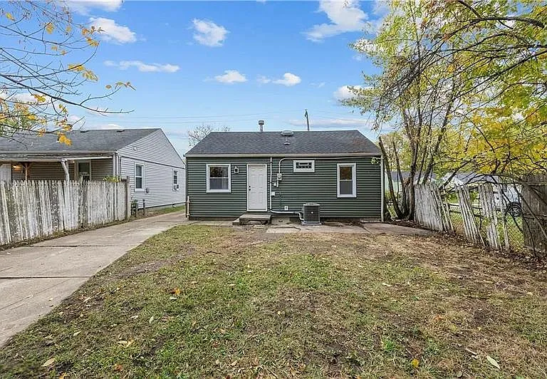 13410 Wainfleet Ave — Photo 14