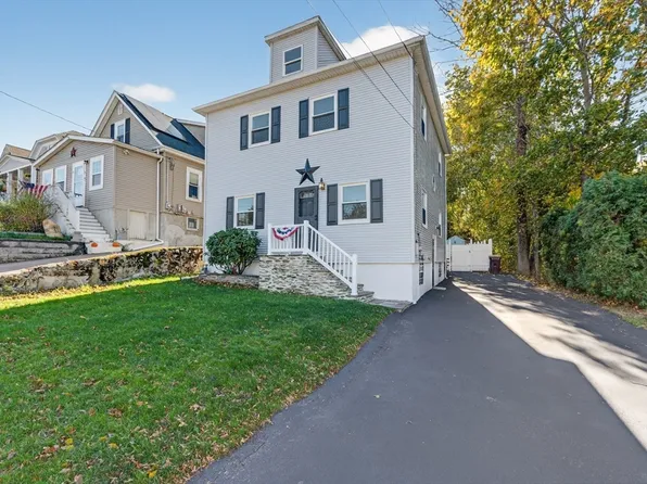 76 Main St, Acushnet, MA 02743
