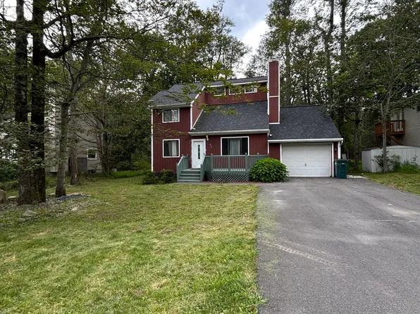 709 Edgewood Rd, Tobyhanna, PA 18466