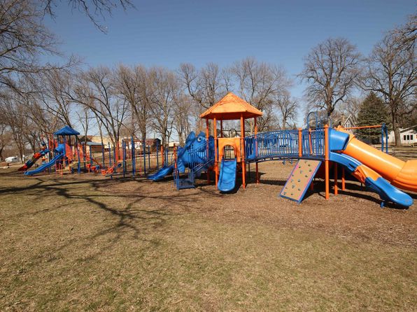 196 Park Pl, Arnolds Park, IA 51331
