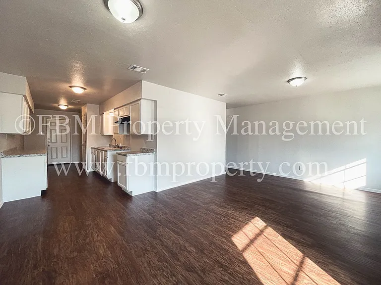 1603 S Hall St #B — Photo 3