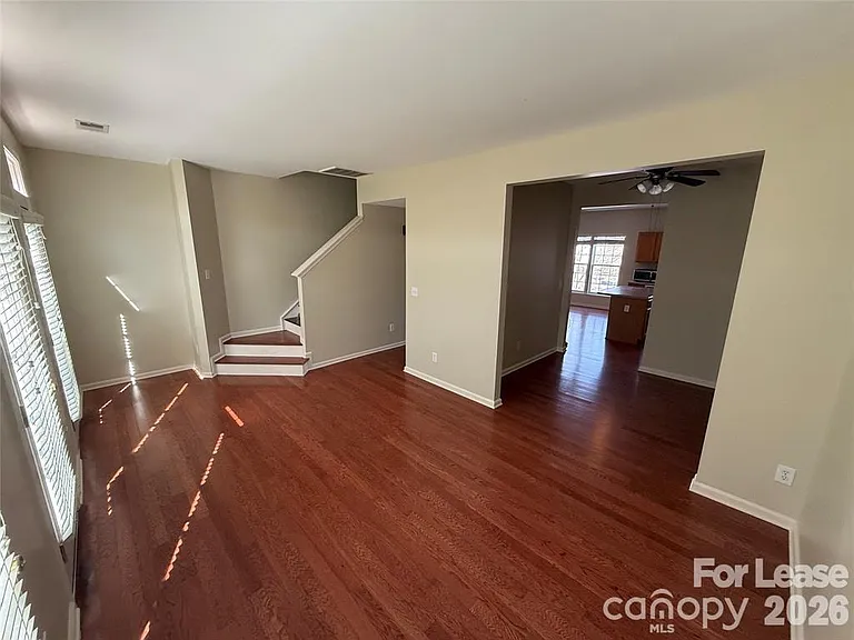 13820 Hill St — Photo 4
