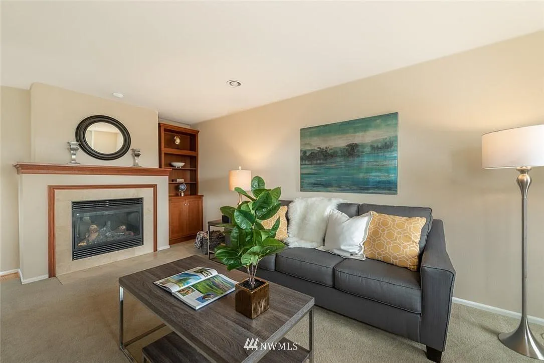 3 bed, 1910 sqft, $4,200 — Photo 3