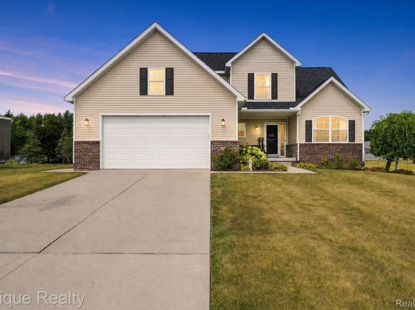 5591 Windermere Dr, Grand Blanc, MI 48439