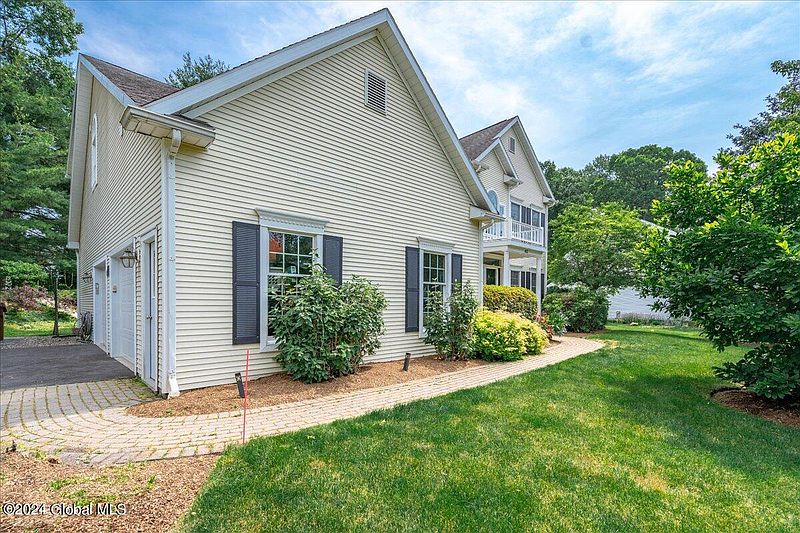 3rd image of 45 Turnberry Drive