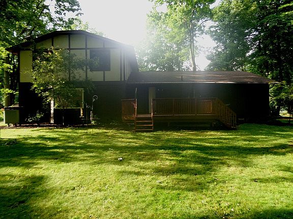 Back view of home/yard