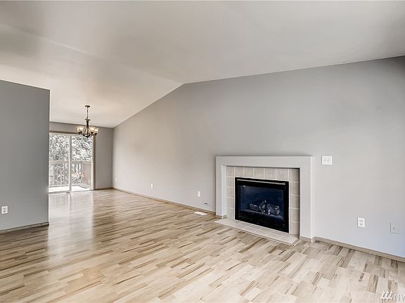 5th image of 9414 28th St NE