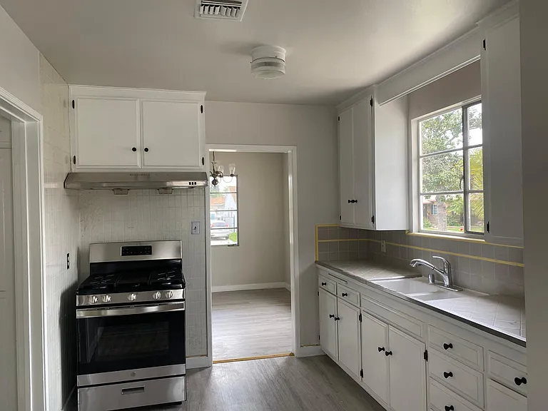 1825 S Vega St — Photo 7