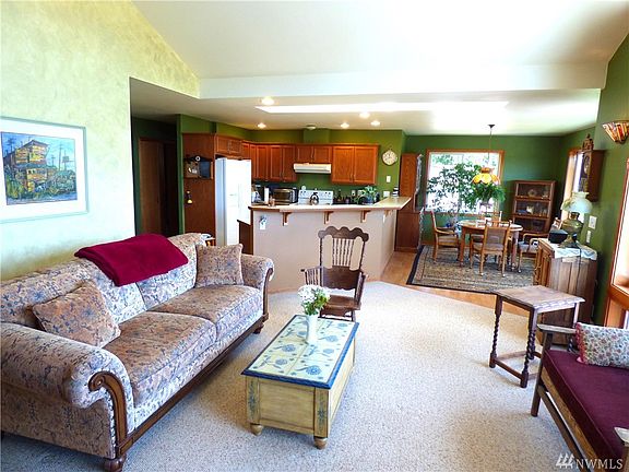 5th image of 681 Vesper Way
