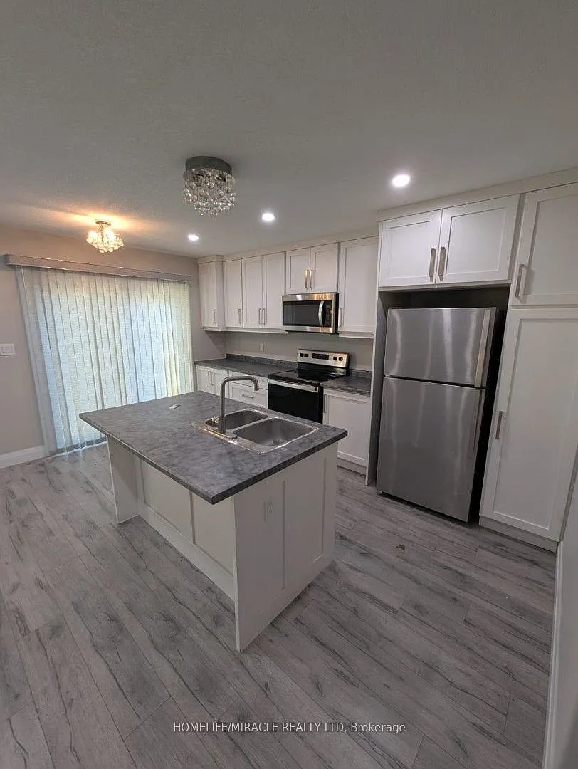 3 bed, $2,500 — Photo 2