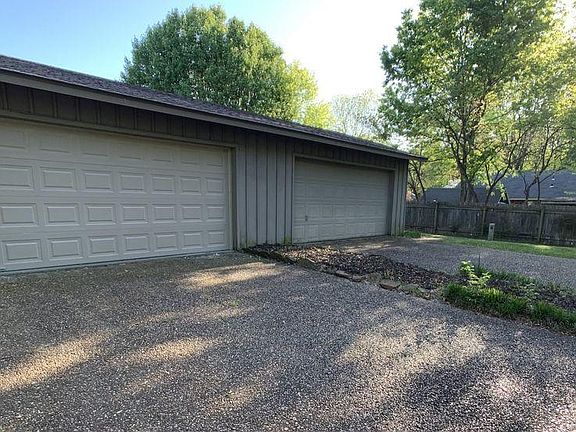 2nd image of 3300 E Cherokee Dr APT B1