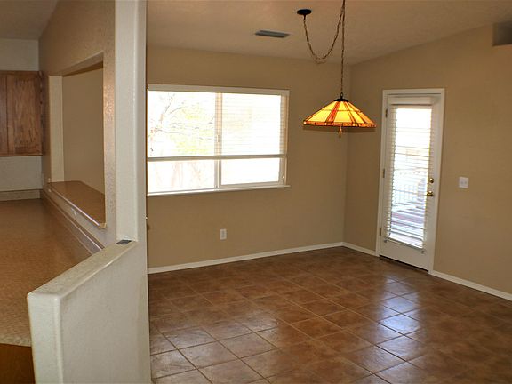 5th image of 190 E Elm St