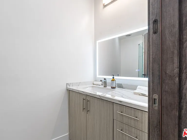 6181 Temple Hill Dr — Photo 31