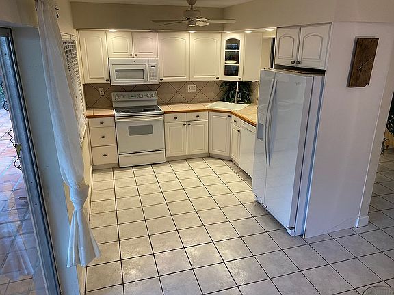 5th image of 815 Edgemere Ln
