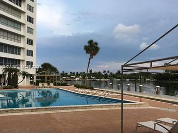 5th image of 9102 W Bay Harbor Dr