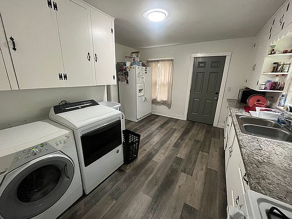 2nd image of 209 E Pine St