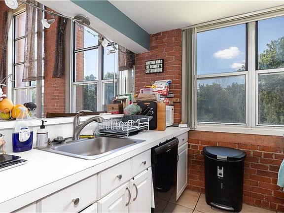4th image of 494 Woonasquatucket Ave APT 422