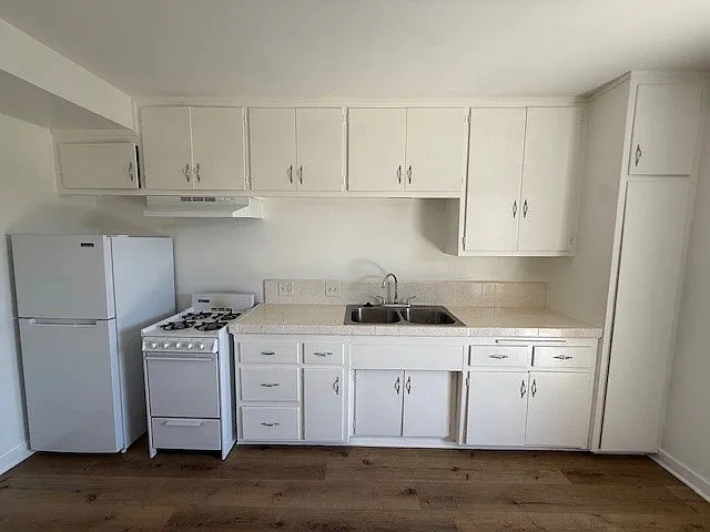 12142 Manor Drive, — Photo 7