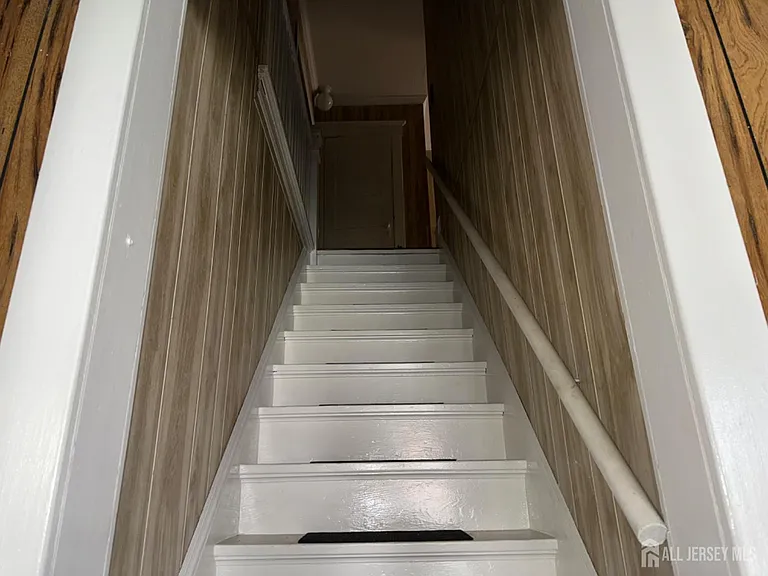 151 N Broadway — Photo 14