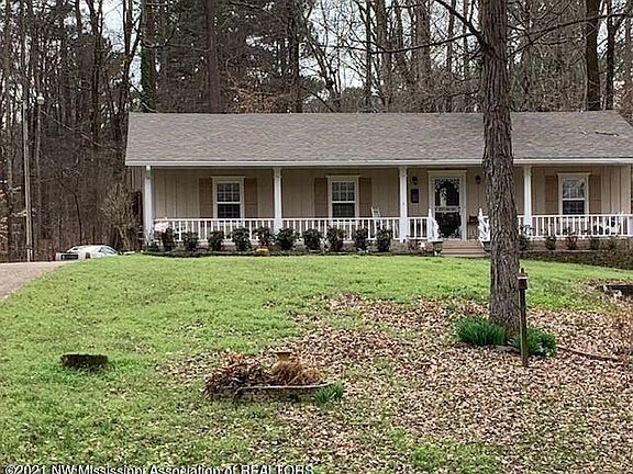 3rd image of 801 Thunderbird Dr S