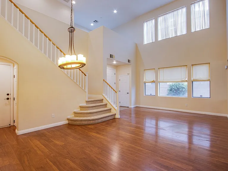 11245 Newbury Hills Ave — Photo 4