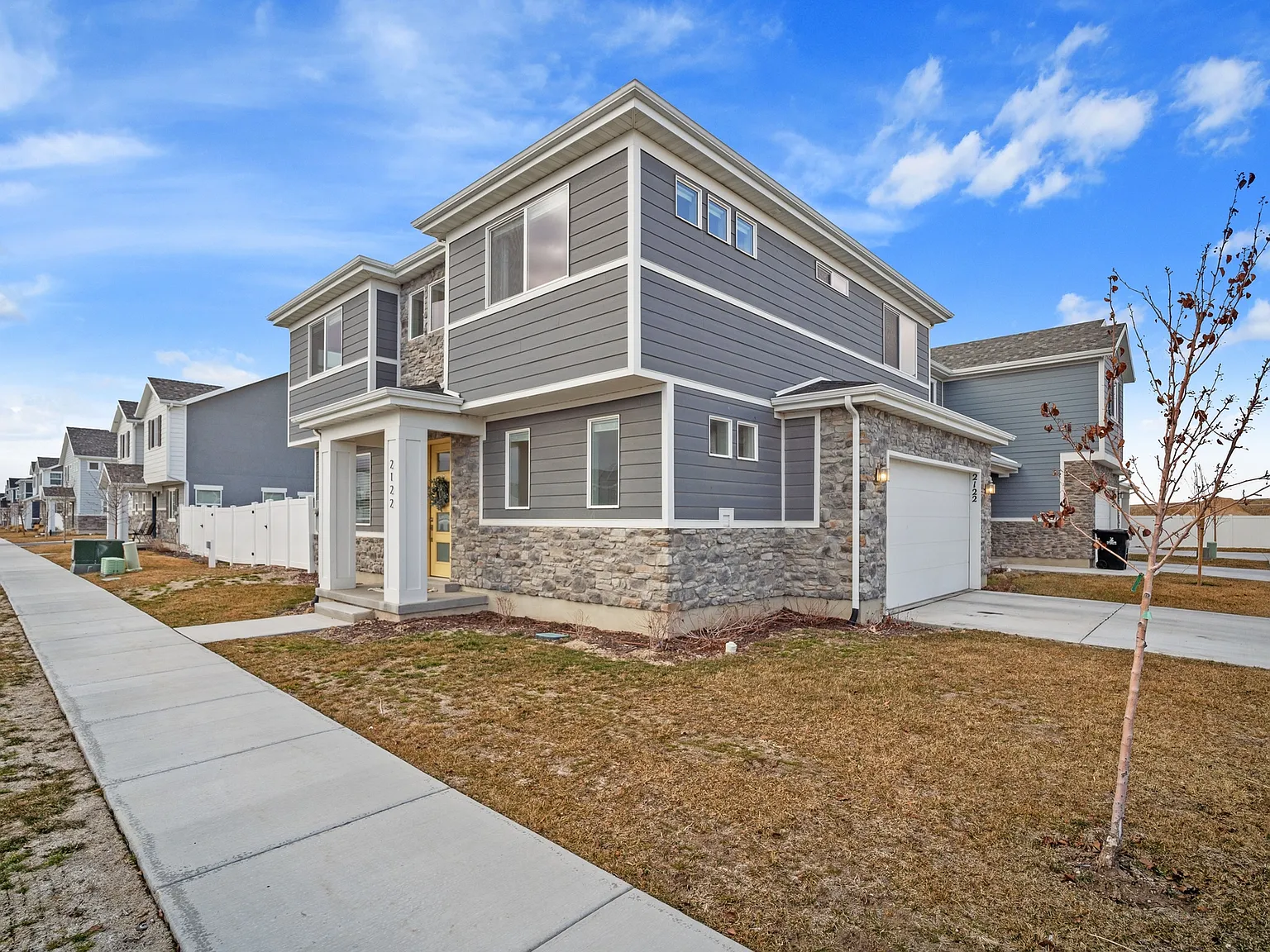 2122 W Lydia Ln — Photo 3