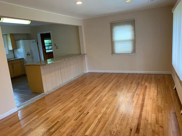 118 Fairfield Dr, Paramus, NJ 07652
