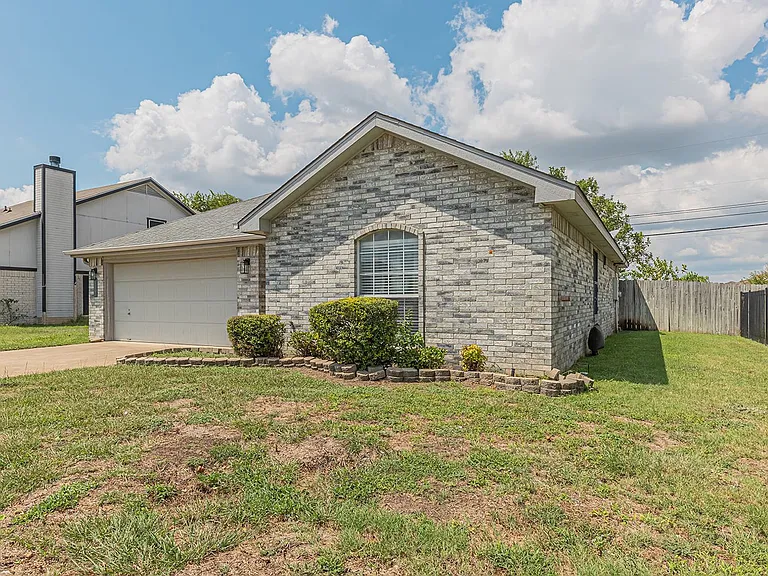 4409 Bowles Dr — Photo 4