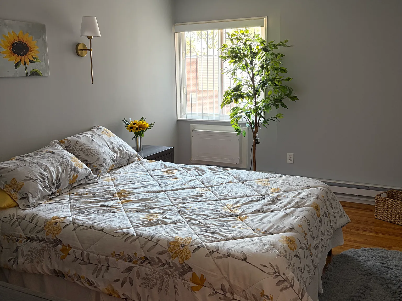 2 bed, 1.5 bath, 1150 sqft, $2,400 — Photo 2