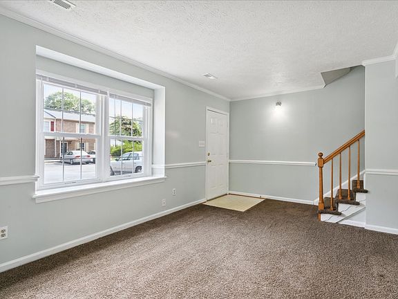4th image of 6 Penn Cir Unit D