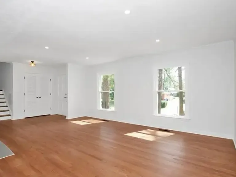 2710 Fordham Dr — Photo 3