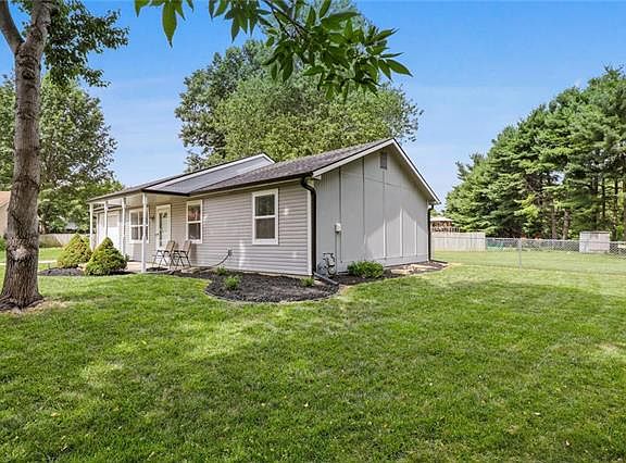 3rd image of 120 SE Bordner Pl