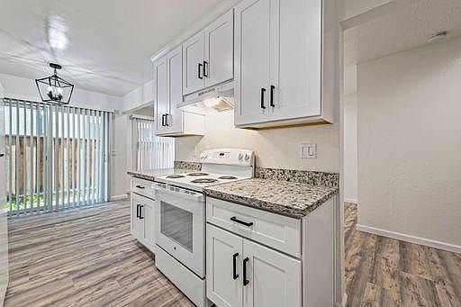 3rd image of 1506 Brookvale Dr #3