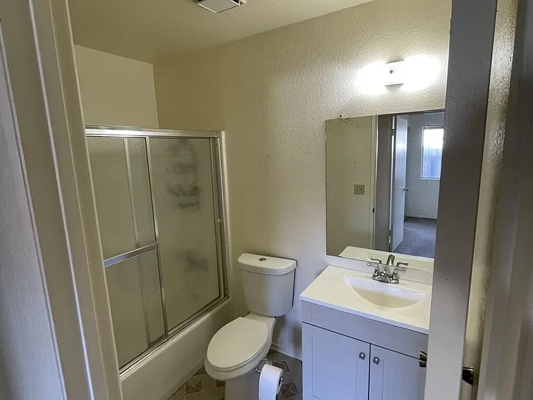 204 Meadowbrook Ct — Photo 13
