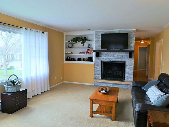 2nd image of 230 W Brentwood Dr