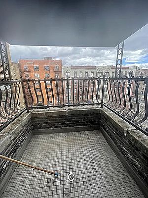 3rd image of 646 W 207th St APT 3