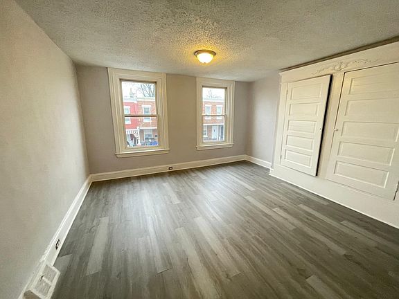 4th image of 1359 Narragansett St