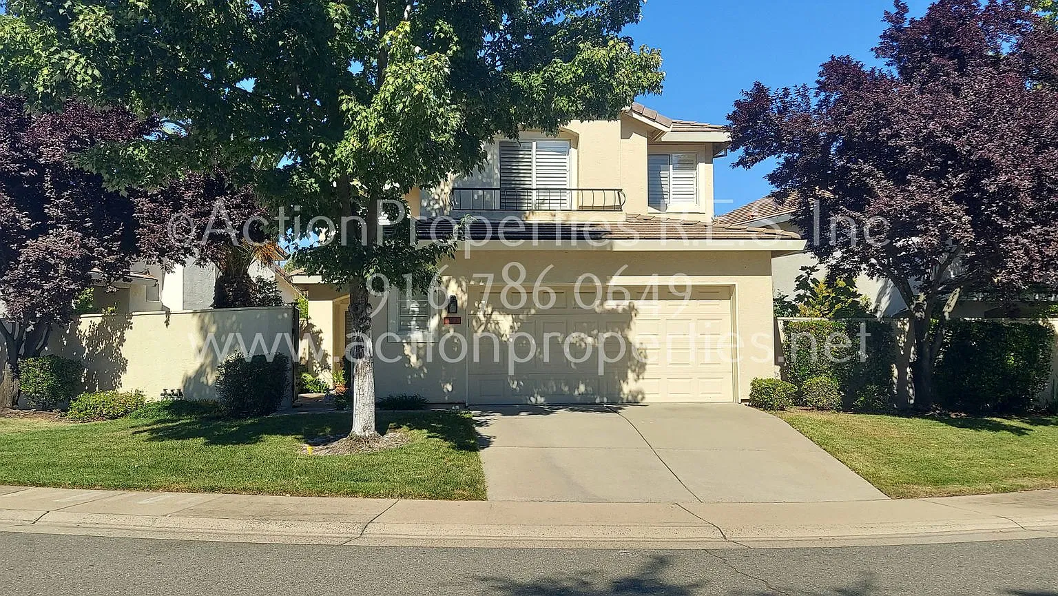 East Roseville, Quiet, Peacful Setting, Beautiful Courtyard entrance 3 Bedroom 2.5 Bathroom, Loft... — Photo 1