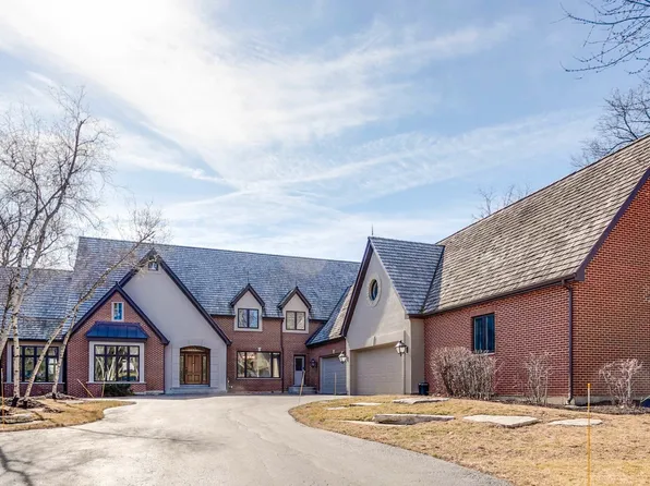 13 Kensington Dr, North Barrington, IL 60010