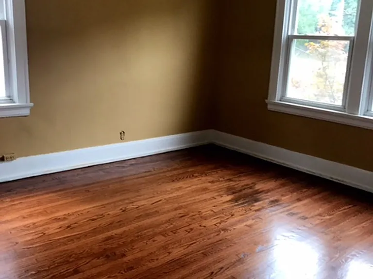 One-Bedroom Unit Available in Walnut Hills - Heat and Water Included — Photo 8
