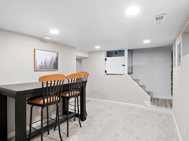 135 S Hooker St — Photo 8