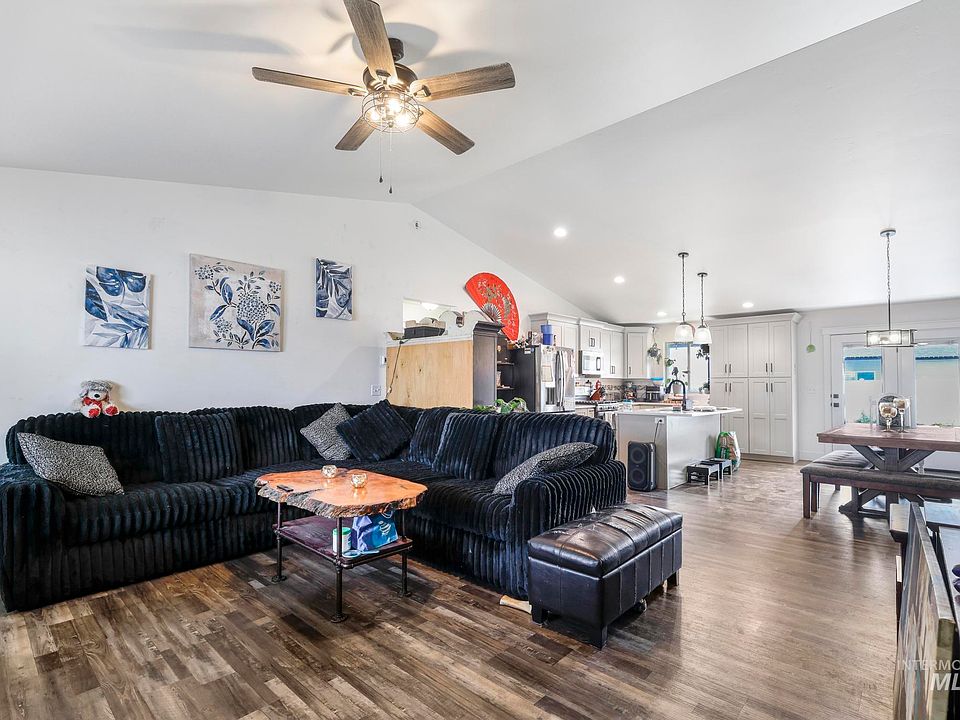 1st image of 498 Jesse Ave