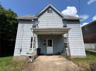 900 Creighton Ave, Pitcairn, PA